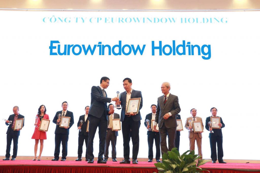Eurowindow Holding nhận hàng loạt huân chương về các ngành nghề.
